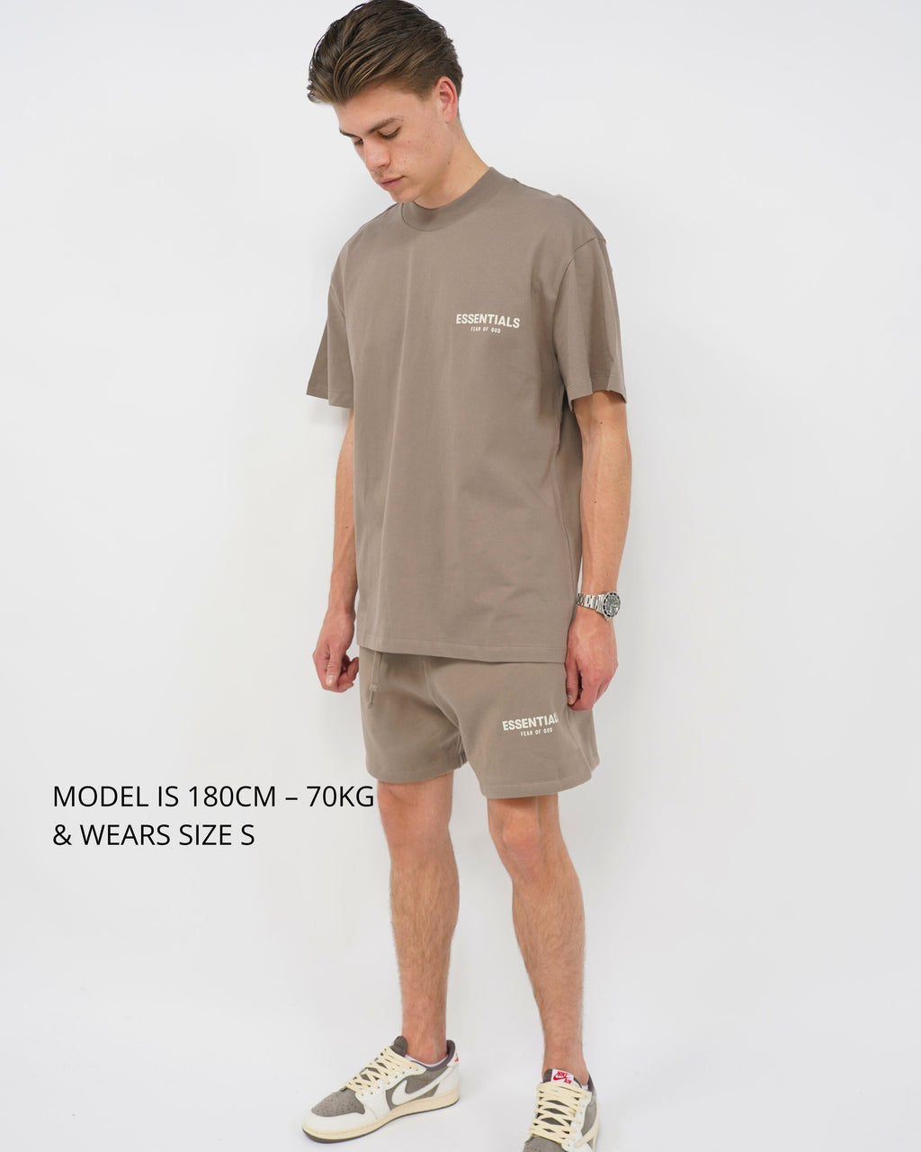Komplet Essentials Set Desert Taupe